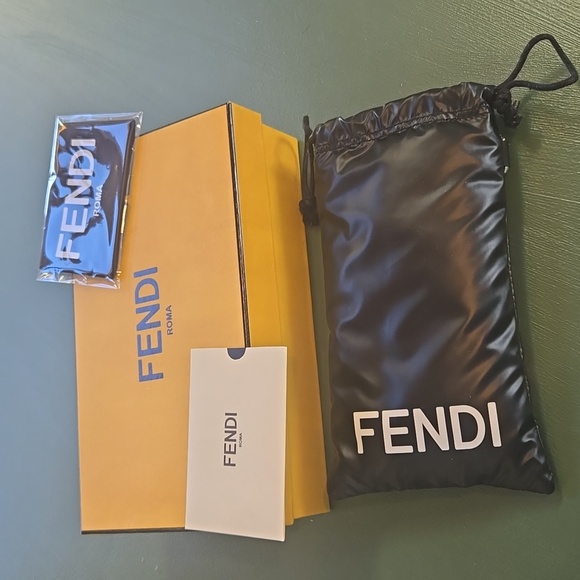 Fendi authentic sunglasses - Picture 8 of 10